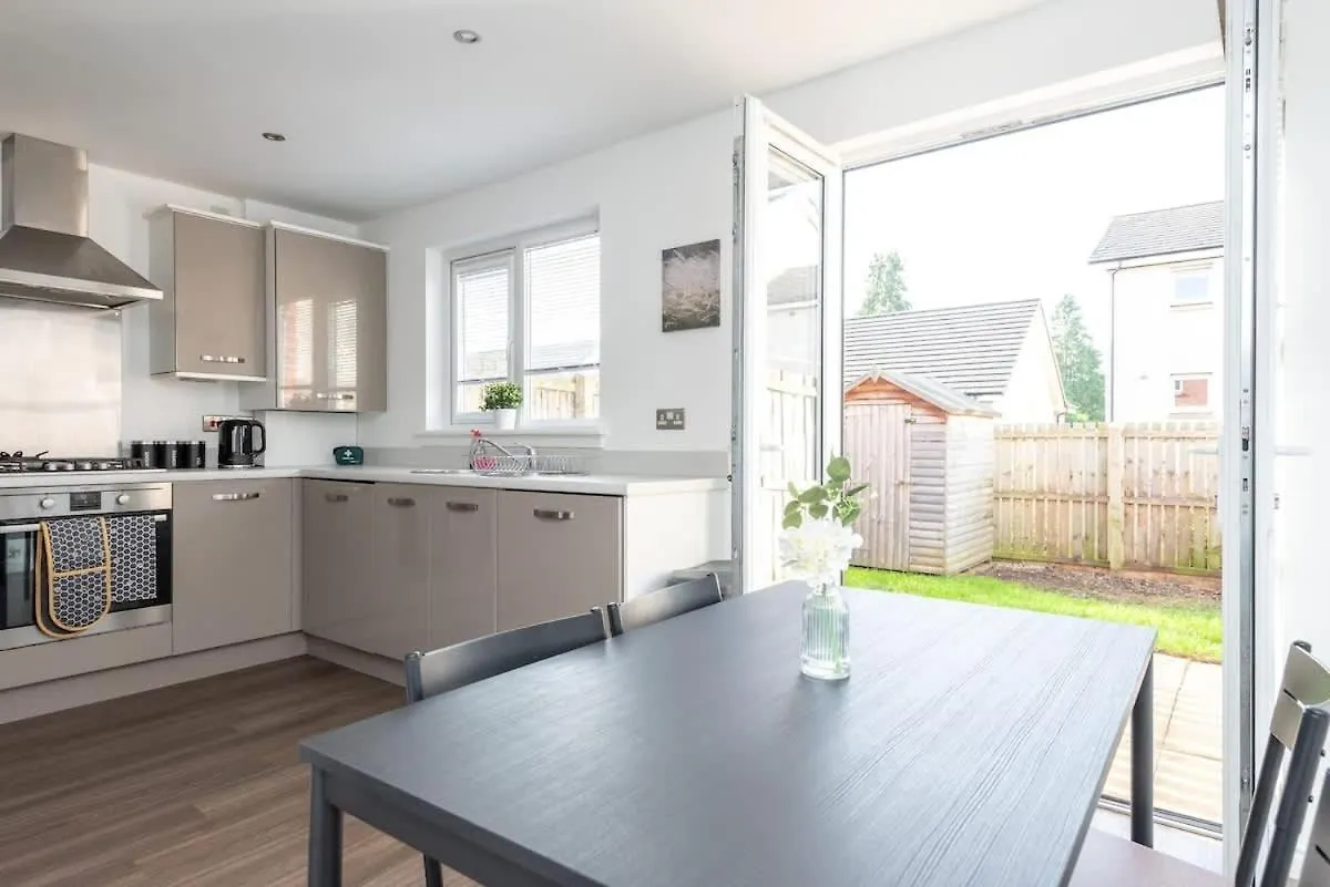 4 Bedroom House - Free Parking Edimburgo